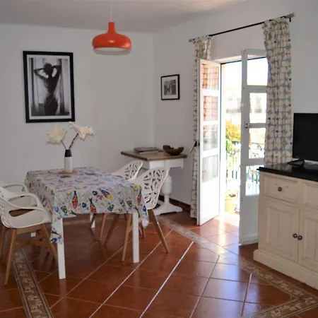 Apartment, Casa Oliverio 아파트 타비라